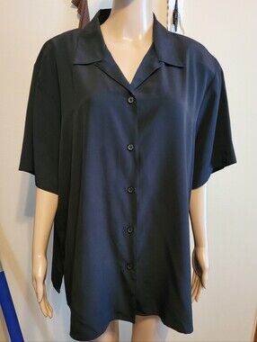 Notations Woman - Classic Black Short Sleeve Button-Up Blouse.  Size 3X.